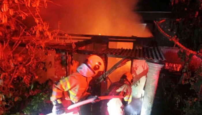 Api Mengamuk di Kanor Bojonegoro, Satu Rumah Hangus dalam Waktu Singkat