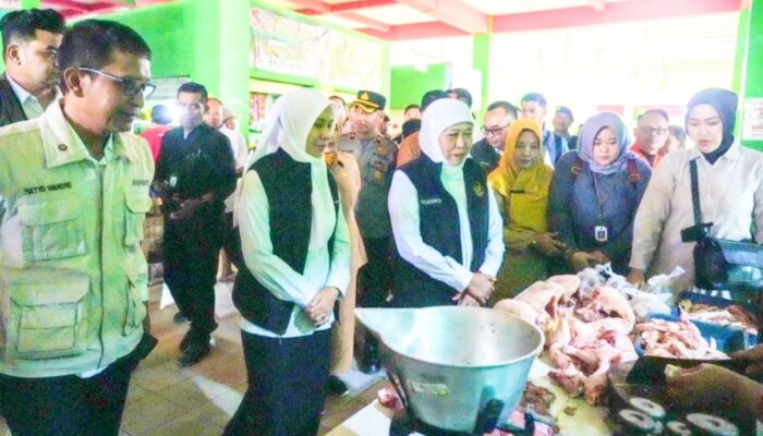 Cek Harga Sembako hingga Sapi Kurban, Gubernur Khofifah Blusukan ke Bojonegoro
