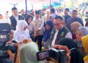 Gubernur Khofifah Gelar Pasar Murah di Bojonegoro, Warga Berburu Sembako Harga HET