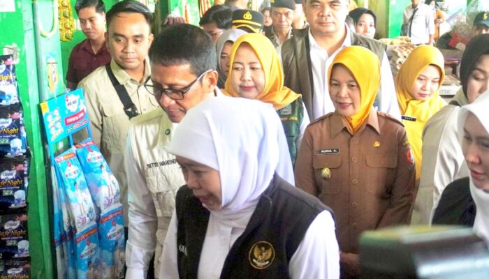 Gubernur Khofifah ke Pasar Banjarejo Bojonegoro, Cek Harga Ayam hingga Cabai