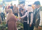 Kunjungan Khofifah di Pasar Banjarejo Dikawal Kapolsek Bojonegoro Kota