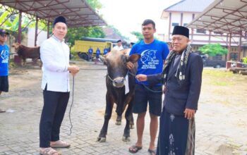 Polres Bojonegoro Tebar Daging Kurban, Warga dan Ponpes Ikut Merasakan