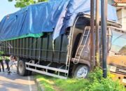 Truk Fuso Parkir Sembarangan, Laka Beruntun Nyaris Lumpuhkan Jalur Nasional di Lamongan