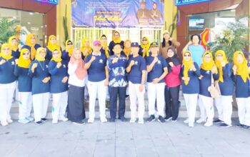 Bukan Cuma Senam, Lansia Bojonegoro Kini Belajar Cari Cuan Online