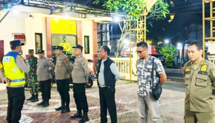 Aparat Gabungan Bergerak Malam Hari, Keamanan Mantup Lamongan Diperkuat