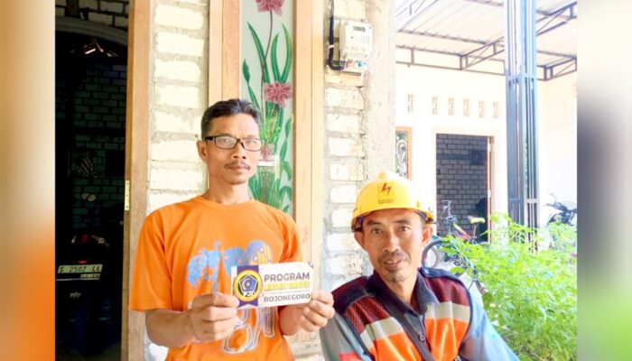 Dari Iuran Anggota, PJI Bojonegoro Hadirkan Cahaya Listrik Gratis untuk Warga Kurang Mampu