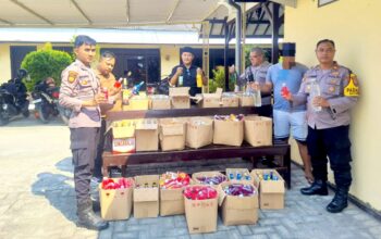 Ribuan Botol Miras Ilegal Diamankan, Penjual Muda di Lamongan Diperiksa
