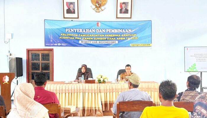 Dukung Swasembada Pangan, Bojonegoro Bagikan Alsintan ke Kelompok Tani