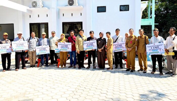 Panen Makin Menjanjikan, Petani Bojonegoro Terima Bantuan Traktor dan Rice Transplanter