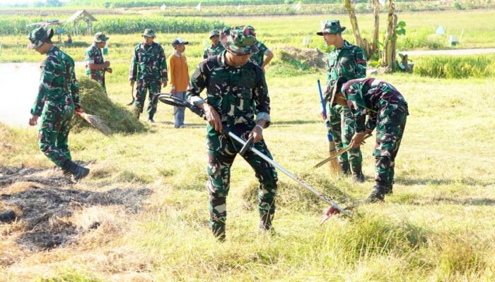 Brigif TP 33 Naga Sesha dan Warga Cancung Bojonegoro Kompak Gelar Karya Bakti Massal