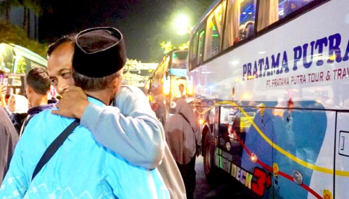Air Mata dan Senyum Warnai Kepulangan Jamaah Haji Bojonegoro