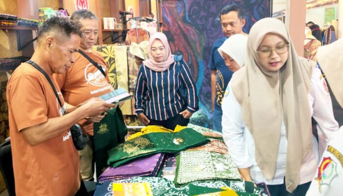 Alun-Alun Bojonegoro Dipadati Pecinta Batik di Hari Pertama BWBF 2026