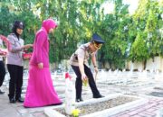 Pesan Menyentuh Kapolres Bojonegoro Saat Ziarah Makam Pahlawan