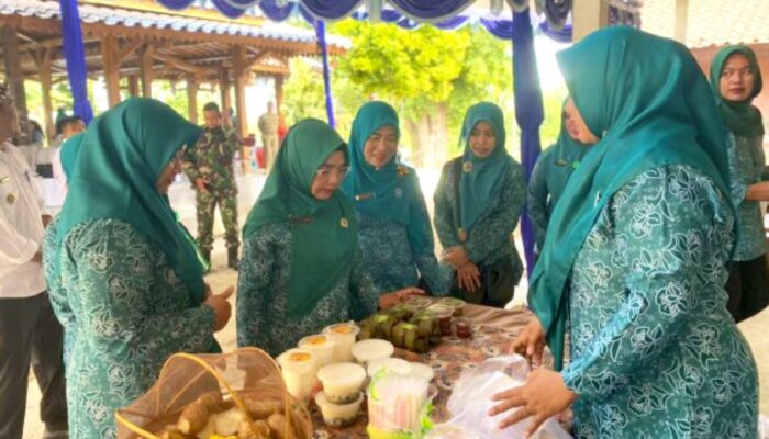 Nasi Gulung Khas Wonocolo Curi Perhatian Ketua TP PKK Bojonegoro Cantika Wahono