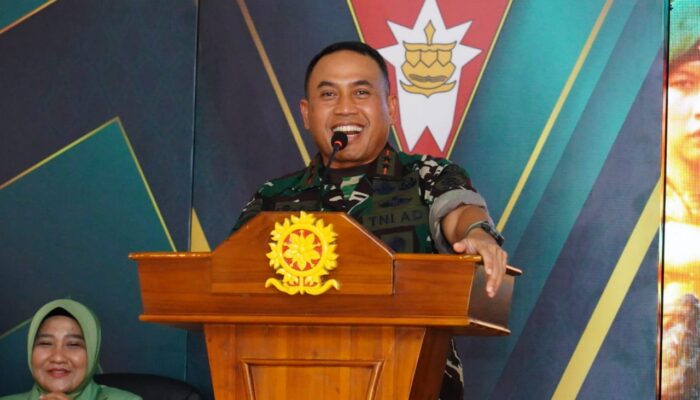 Pangdivif 2 Kostrad Soroti Media Sosial dan Ekonomi Keluarga Prajurit