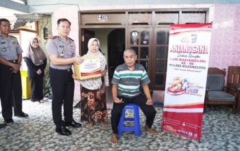 Kapolres Bojonegoro Tunjukkan Kepedulian, Kunjungi Purnawirawan hingga Personel Sakit