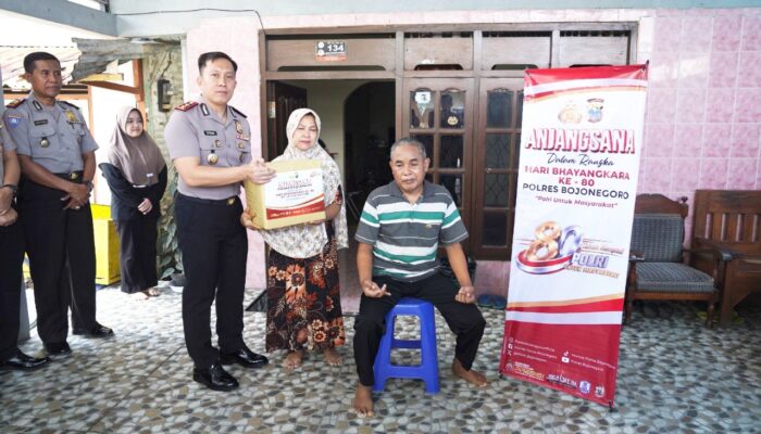 Kapolres Bojonegoro Tunjukkan Kepedulian, Kunjungi Purnawirawan hingga Personel Sakit