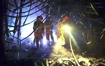 Api Lalap Rumah Warga Karangsono Dander, Damkarmat Bojonegoro Berjibaku Selama Satu Jam