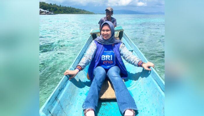 Menerjang Laut Demi Nasabah, Dedikasi Mantri BRI di Banggai Kepulauan Bikin Salut