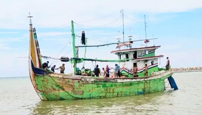 Kapal Nelayan dari Brondong Lamongan Hilang Kontak, Nasib 20 Awak Masih Dicari