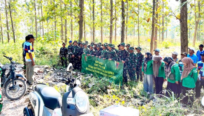 Gotong Royong TNI dan Masyarakat di Lamongan, Wujud Nyata Desa Bersih dan Sehat