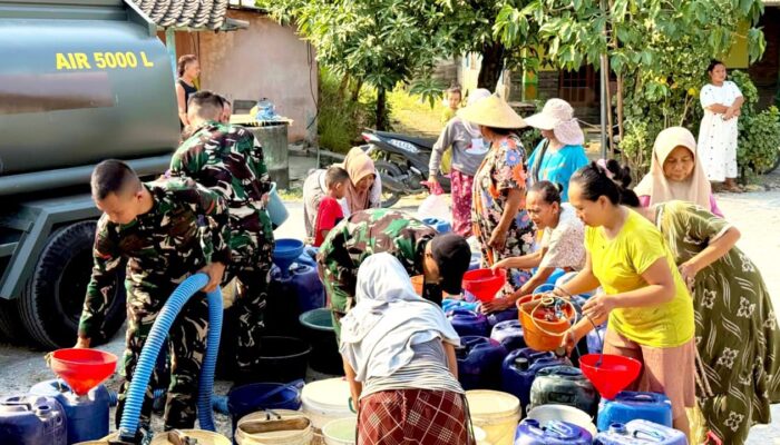 Yonif TP-885 BP Turun Tangan Bantu Warga Bakulan Bojonegoro Hadapi Krisis Air Bersih