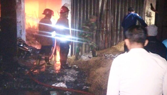 Kebakaran Besar di Pasar Agrobis Babat Lamongan, Penyebab Masih Misterius