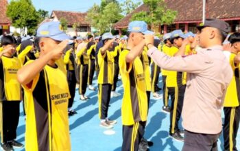 Tanamkan Disiplin Sejak Dini, Siswa SMKN 1 Sugihwaras Bojonegoro Digembleng PBB