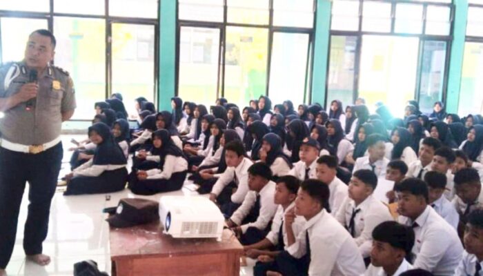 Masuk Sekolah, Pelajar SMPN 1 Malo Bojonegoro Dapat Peringatan Keras dari Polisi