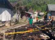Kebakaran di Temayang Bojonegoro, Prajurit Belibis Putih Bantu Padamkan Api