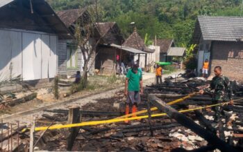 Kebakaran di Temayang Bojonegoro, Prajurit Belibis Putih Bantu Padamkan Api
