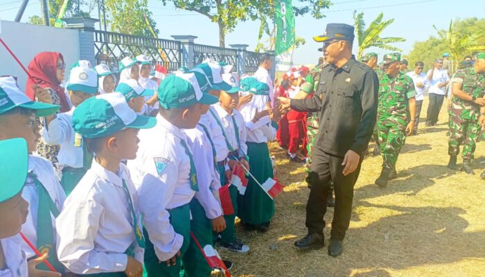 Bupati Setyo Wahono Disambut Meriah Siswa SD Saat Pembukaan TMMD 129 Bojonegoro