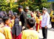 Siswa SDN Kesongo Sambut Personel TMMD 129 Bojonegoro, Suasana Penuh Keakraban