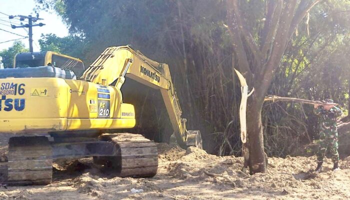 Aliran Air Makin Lancar, TMMD 129 Bojonegoro Benahi Sungai Kesongo