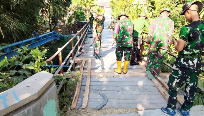 Akses Pertanian dan Sekolah Makin Mudah, TMMD 129 Bojonegoro Perbaiki Jembatan di Mundu Kesongo