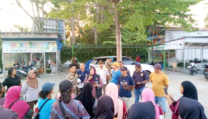 Tak Langsung Tertibkan, Satpol PP Bojonegoro Rangkul PKL Lewat Musyawarah
