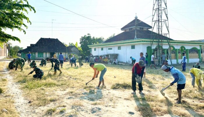 Aksi Mulia Satgas TMMD 129 Bojonegoro, Halaman Masjid Krebet Kesongo Kini Bersih dan Nyaman