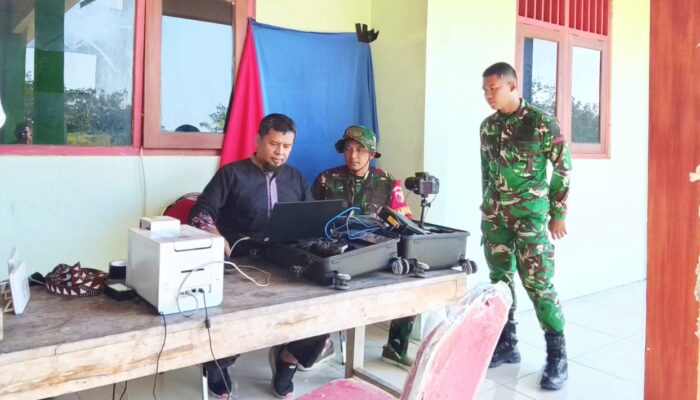 Babinsa Kesongo Bantu Warga Urus e-KTP hingga Akta Kelahiran di TMMD 129 Bojonegoro