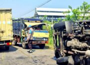 Tabrakan Dua Truk di Lamongan, Polisi Evakuasi Korban dan Kendaraan