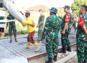 Tinjau Proyek Jalan, Dansatgas TMMD Bojonegoro Beri Motivasi Prajurit
