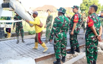 Tinjau Proyek Jalan, Dansatgas TMMD Bojonegoro Beri Motivasi Prajurit
