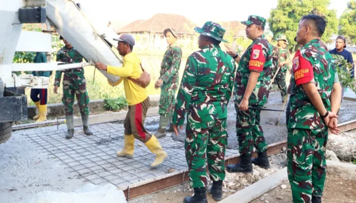 Tinjau Proyek Jalan, Dansatgas TMMD Bojonegoro Beri Motivasi Prajurit