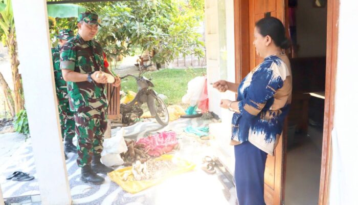 Produk Tradisional Kesongo Curi Perhatian Dansatgas TMMD 129 Bojonegoro