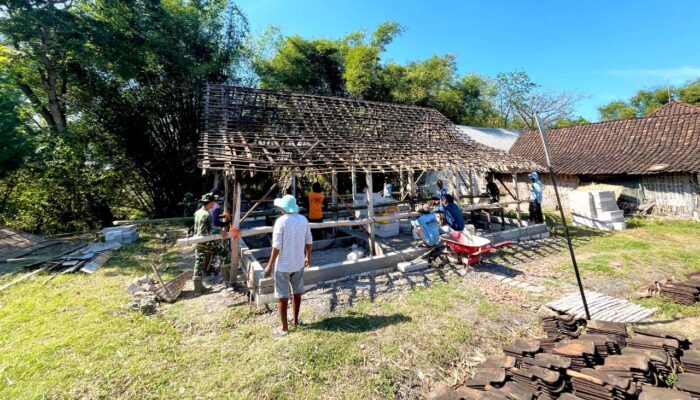 Satgas TMMD Bojonegoro Angkat Kerangka Rumah Mbah Kardo, Progres RTLH Makin Cepat
