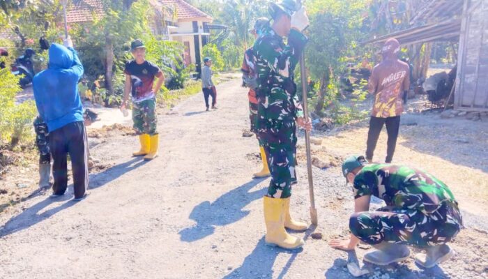 Terik Tak Menghalangi, Satgas TMMD 129 Bojonegoro Genjot Pembangunan Jalan Kesongo