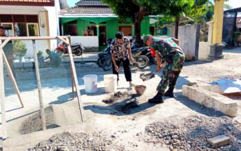 Aksi Humanis Babinsa Tlemang Lamongan, Sekolah Disulap Makin Hijau dan Indah