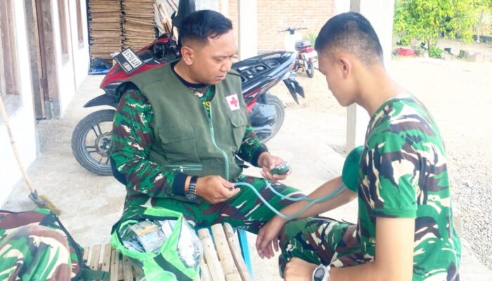 Bangun Desa Tanpa Henti, Satgas TMMD 129 Bojonegoro Rutin Periksa Kondisi Personel