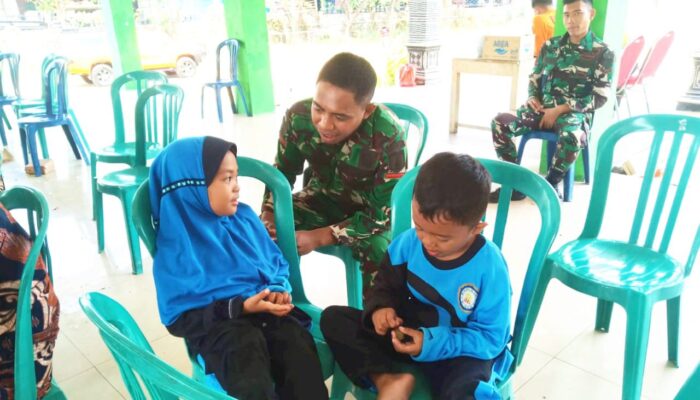 TMMD 129 Bojonegoro Buktikan Sisi Humanis TNI, Bermain Bersama Anak-anak