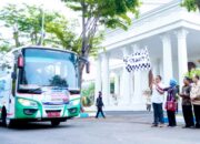 Bupati Bojonegoro Wahono Antar Langsung Siswa Sekolah Rakyat ke Tuban