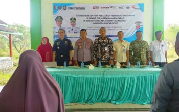 TMMD 129 Bojonegoro Bekali Warga Kesongo Pengetahuan Cukai dan Ciri-Ciri Rokok Ilegal